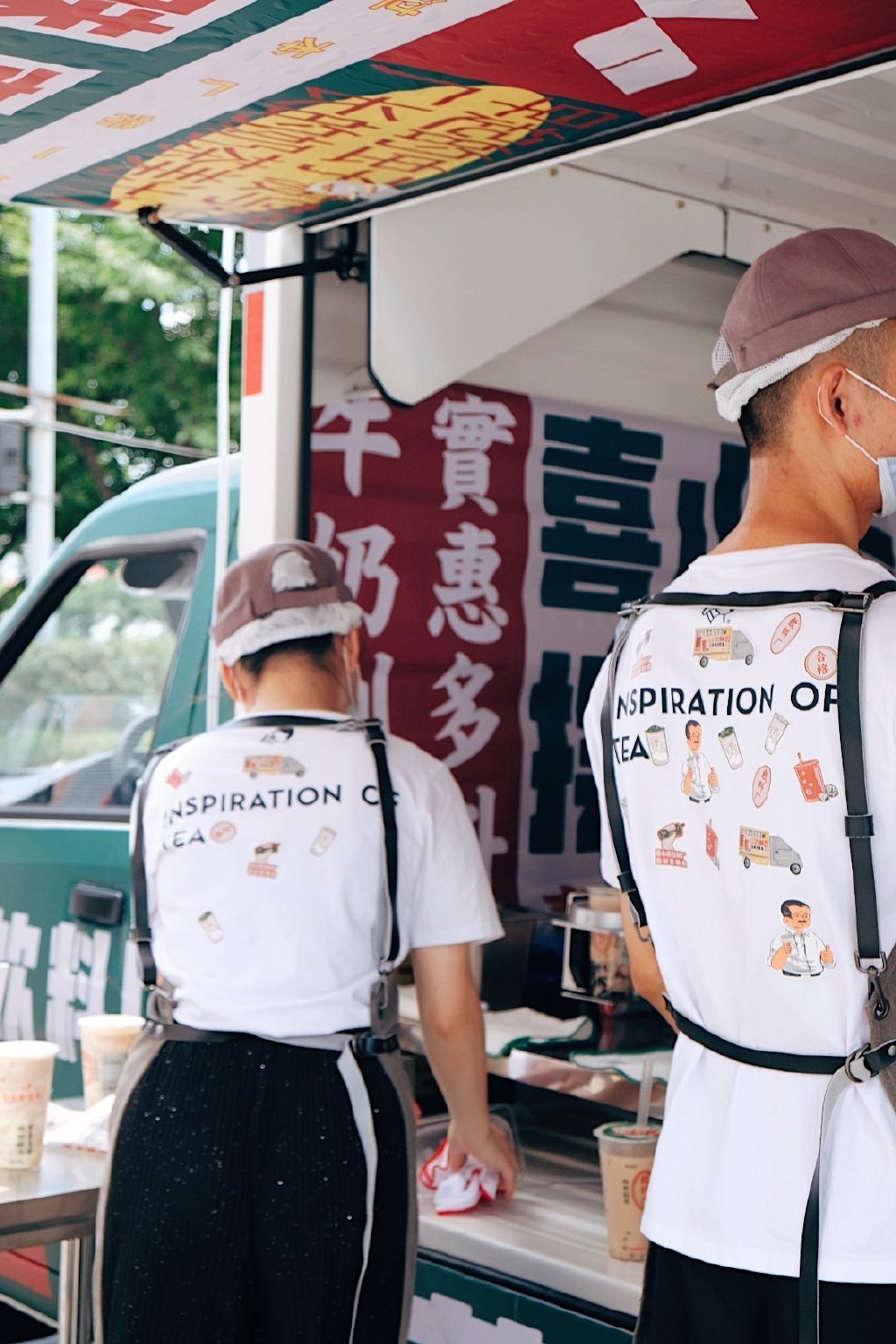 喜小茶飲料廠來了，開著五菱汽車限時“土酷”出攤